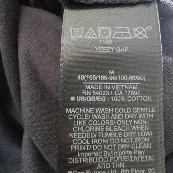 Yeezy GAP Tee T Shirt Black sz Medium - Picture 3 of 3